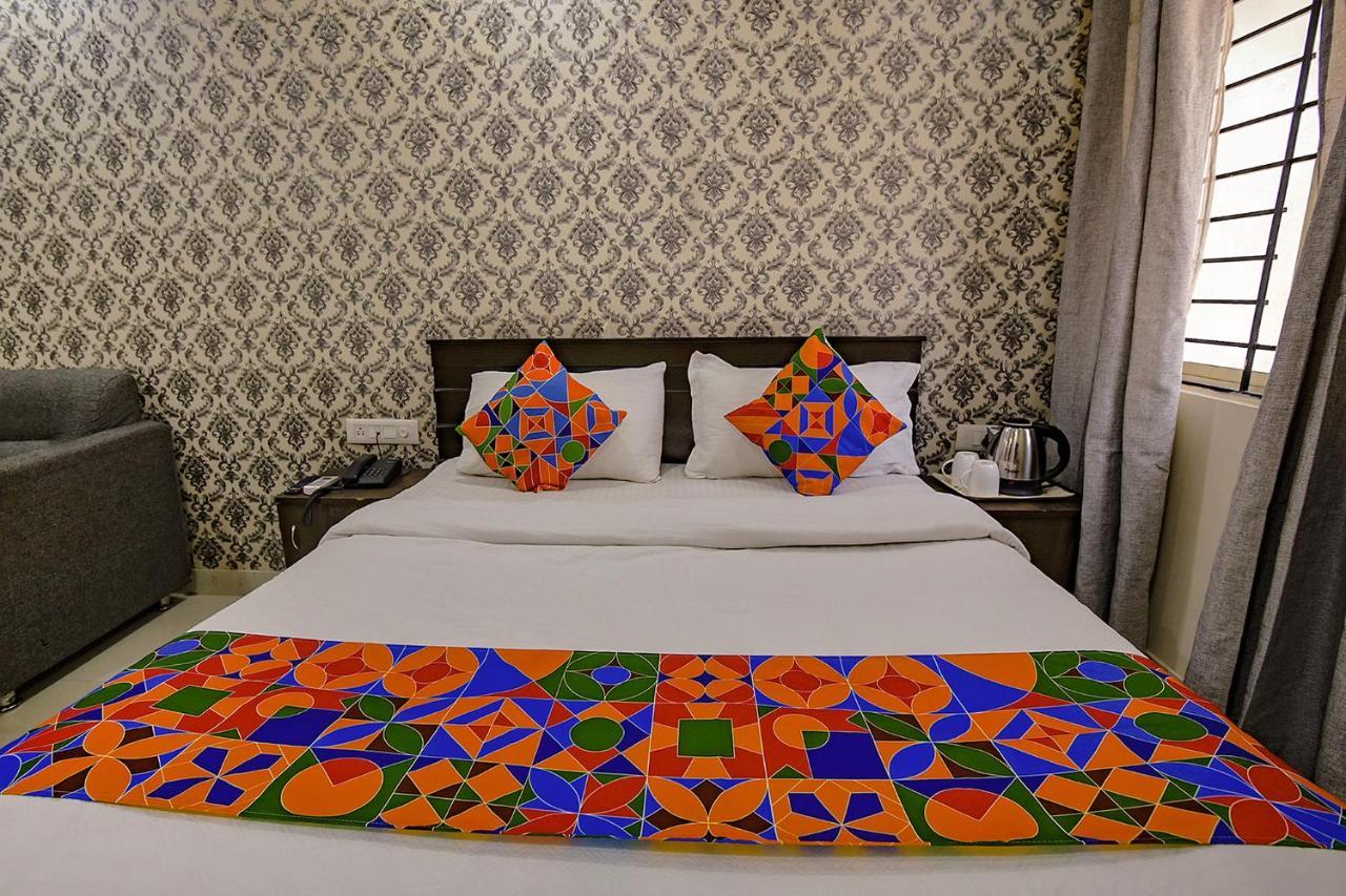 Hotel Fabhotel Emerald