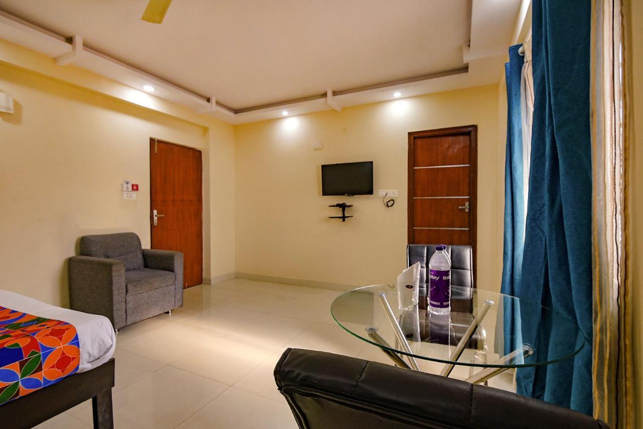 Hotel Fabhotel Emerald