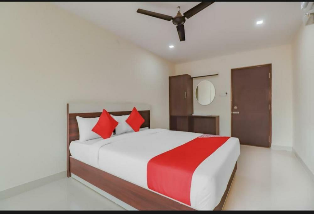 Royalwood Deluxe Hostel *