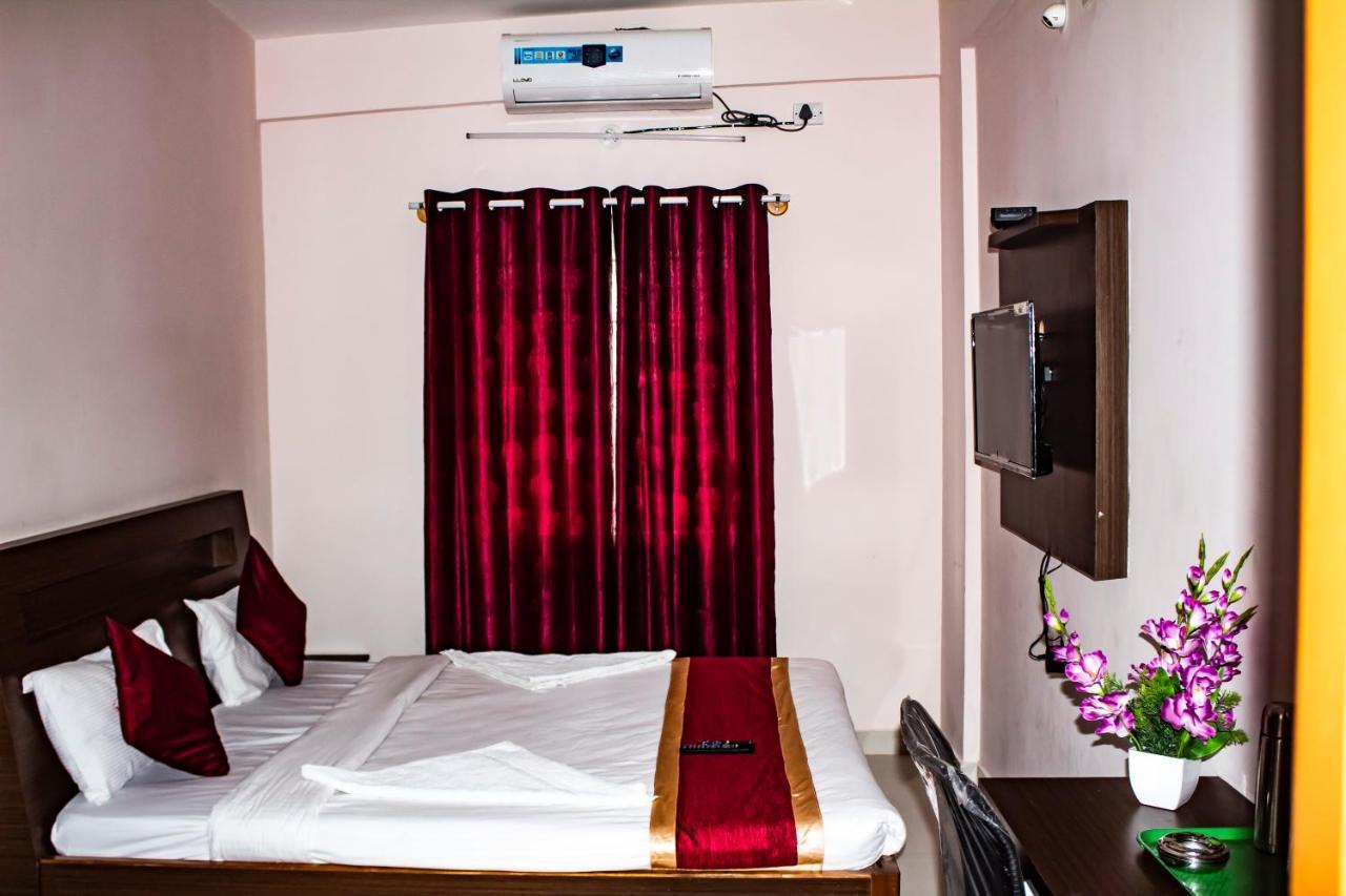 Fabhotel Royal