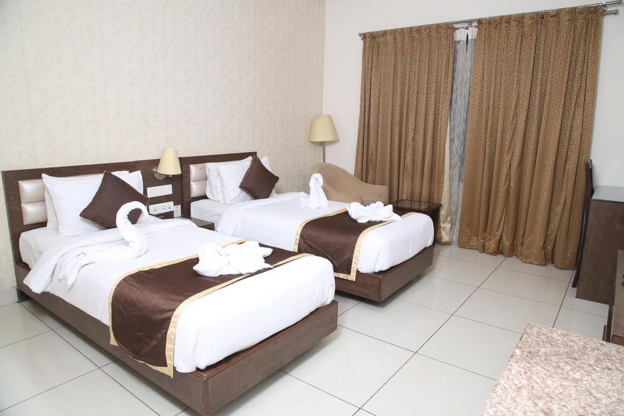 Hotel West 3*