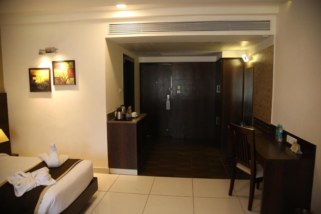 Hotel West 3*