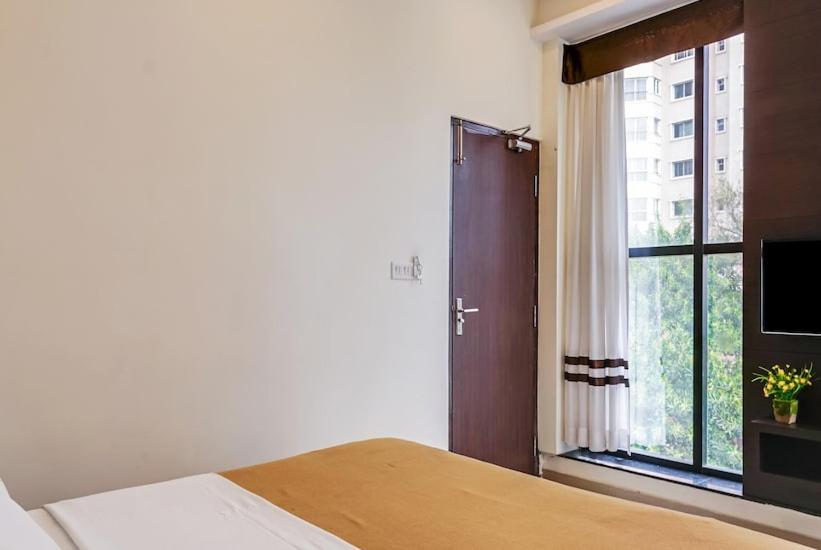 Ajantha Komforts, Hotel