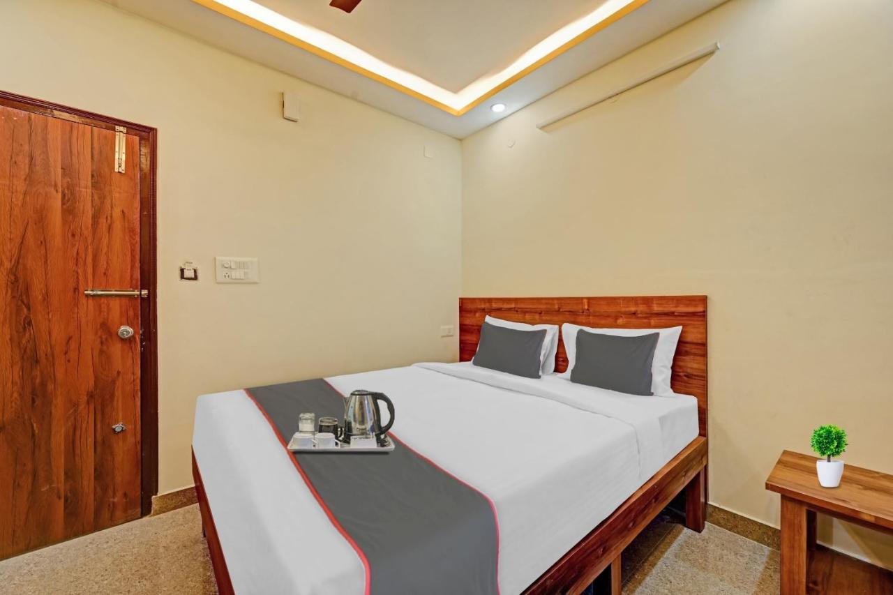Collection O Sri Sapthagiri Near Phoenix Marketcity 3*