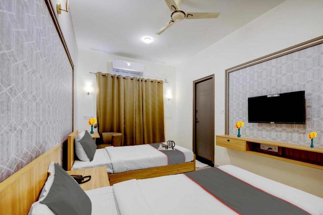 Hotel Super Collection O Royal Elevar Bangalore
