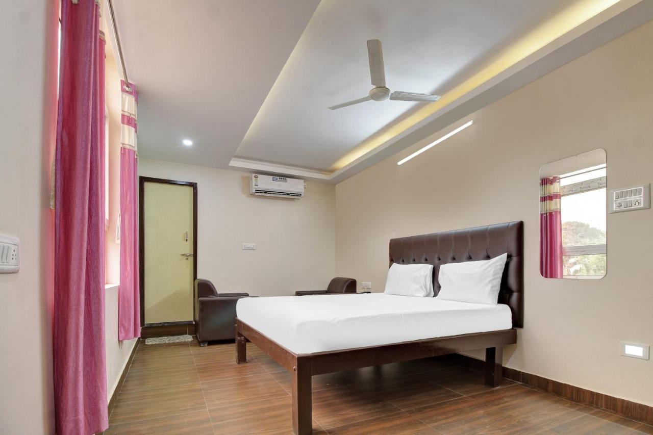 Oyo Flaghship 70376 I Care With Greenery Comforts 3* Bangalore
