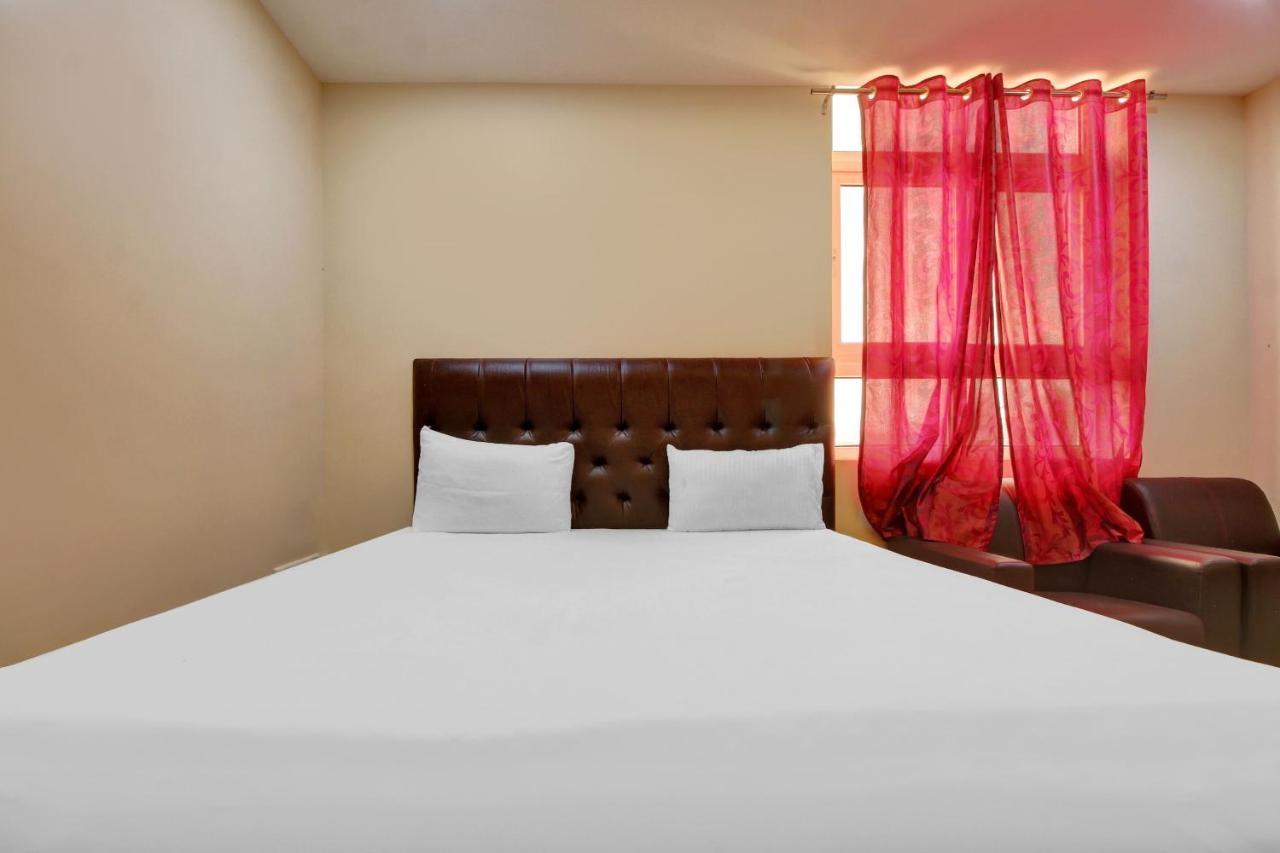 Oyo Flaghship 70376 I Care With Greenery Comforts 3*
