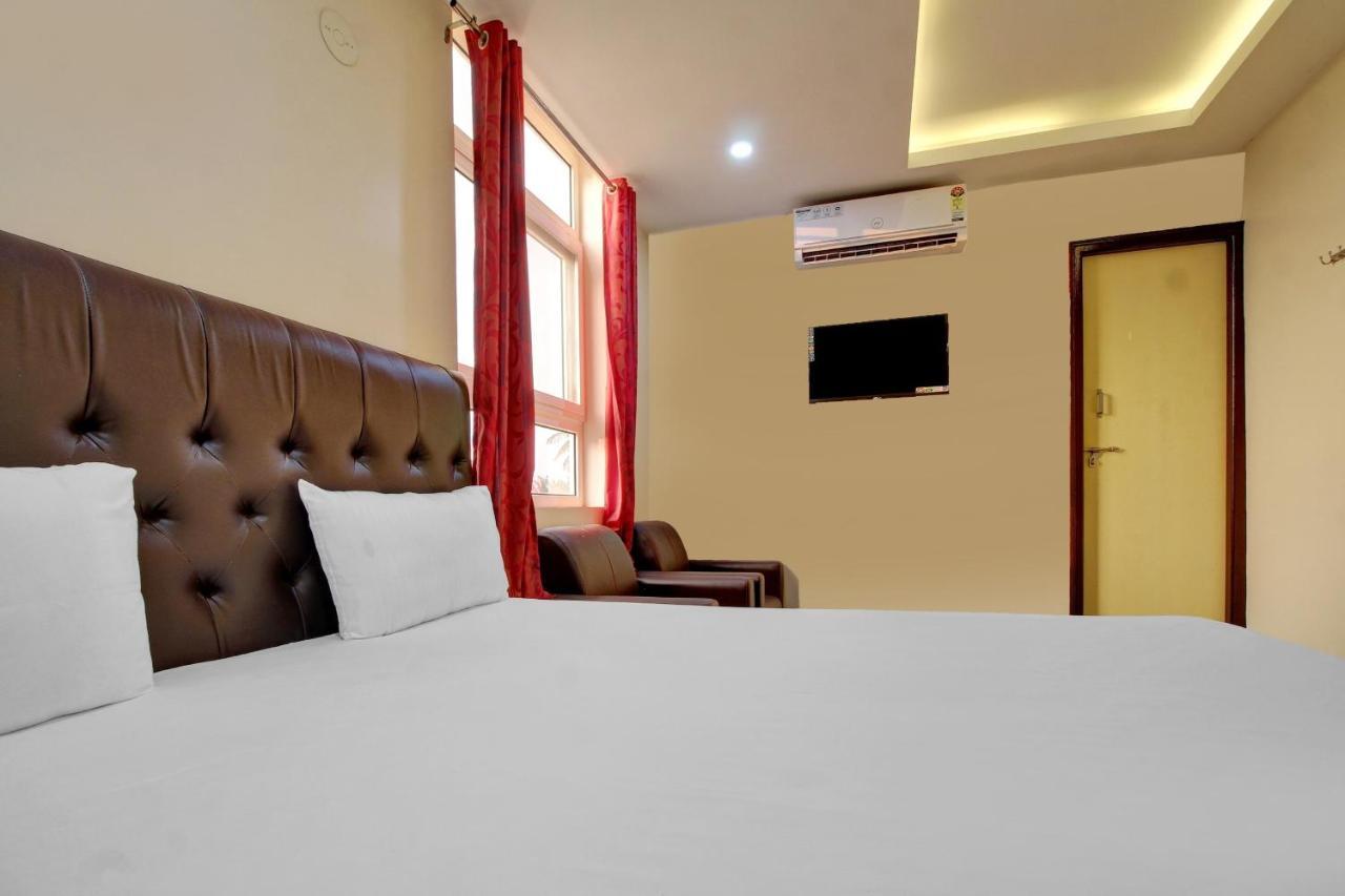 Oyo Flaghship 70376 I Care With Greenery Comforts Hotel 3*