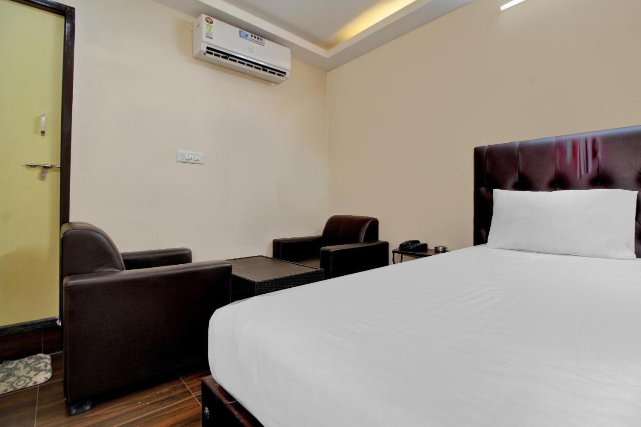 Oyo Flaghship 70376 I Care With Greenery Comforts 3* Bangalore