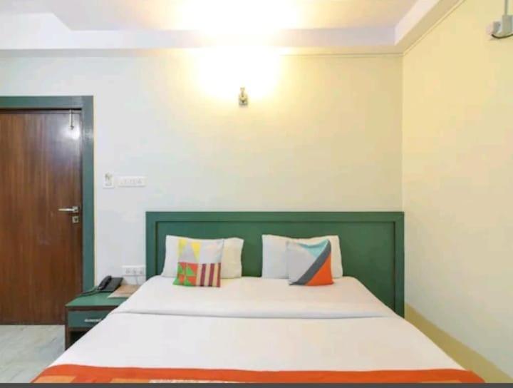 Hotel Royal Shades Kodihali *