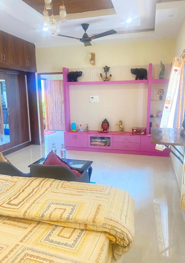 Apartment De Dunes 369, Cherry Croft, Vibrant Luxury King Size *