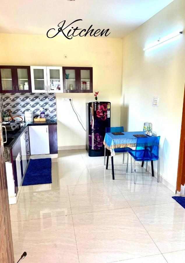Apartment De Dunes 369, Cherry Croft, Vibrant Luxury King Size Bangalore