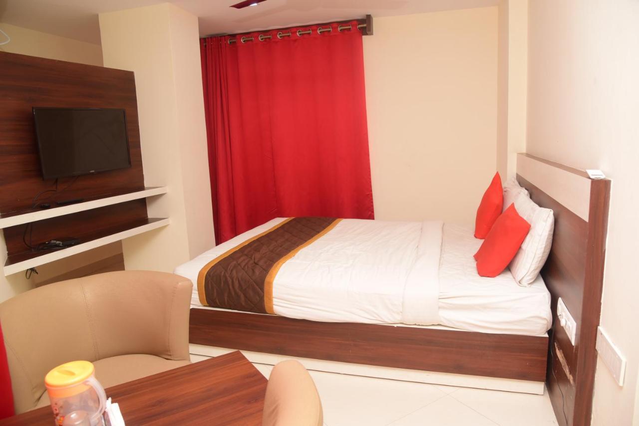 Hostel Royalwood Deluxe