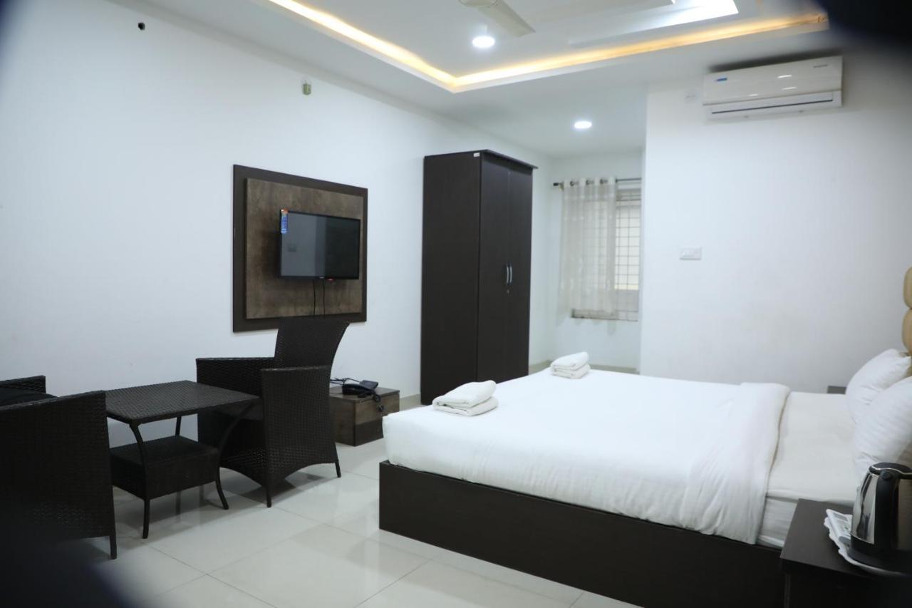 Krishna's Landmark Business Hotel- Near International Airport 3*