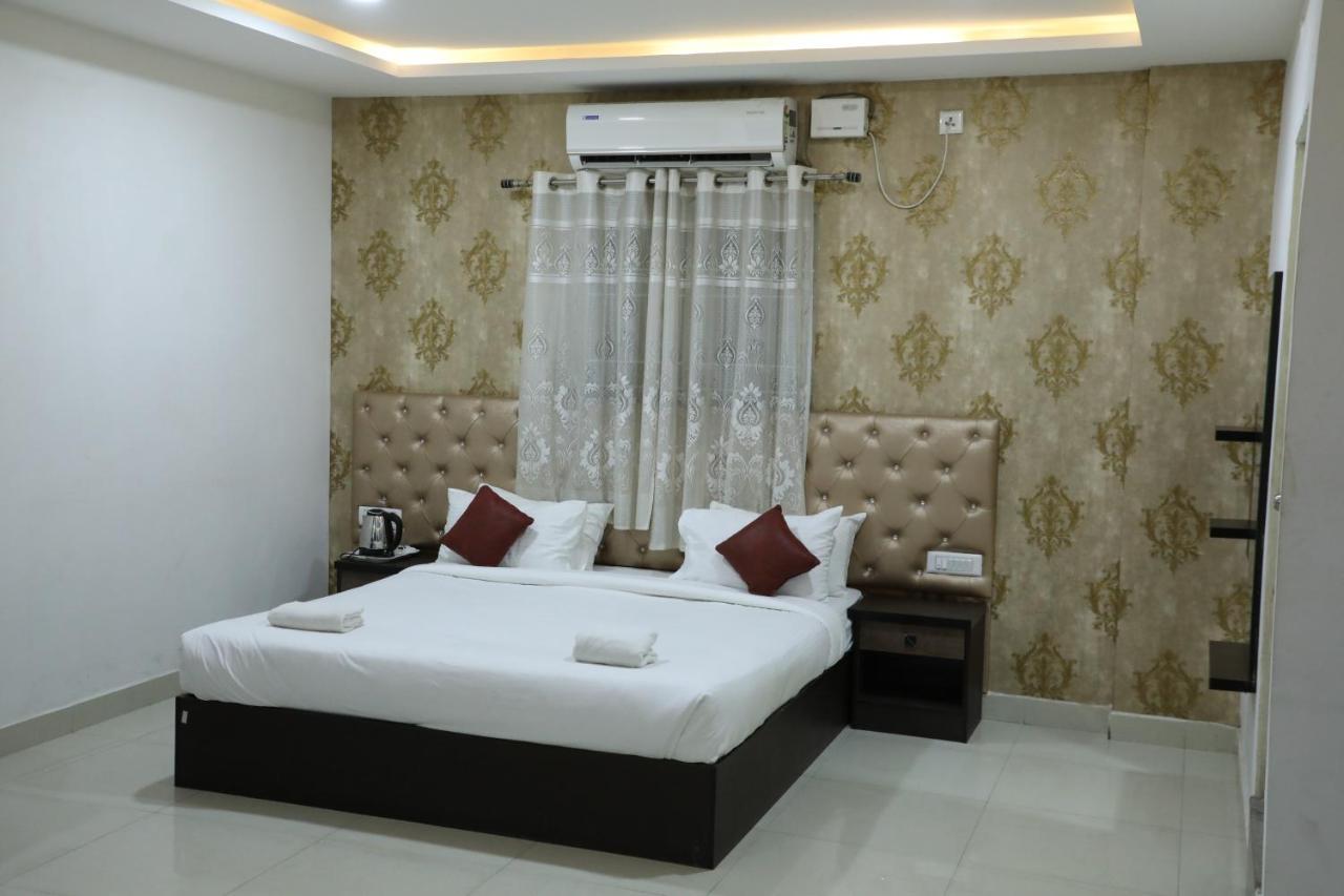 Krishna's Landmark Business Hotel- Near International Airport 3*