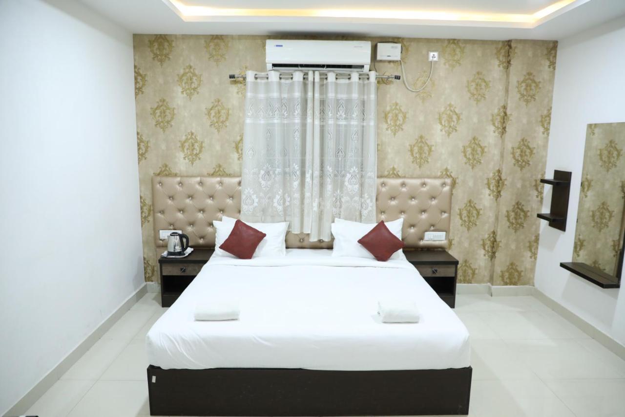 Krishna's Landmark Business Hotel- Near International Airport