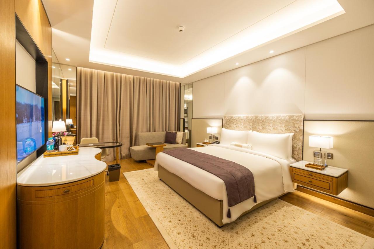 The Leela Bhartiya 5*
