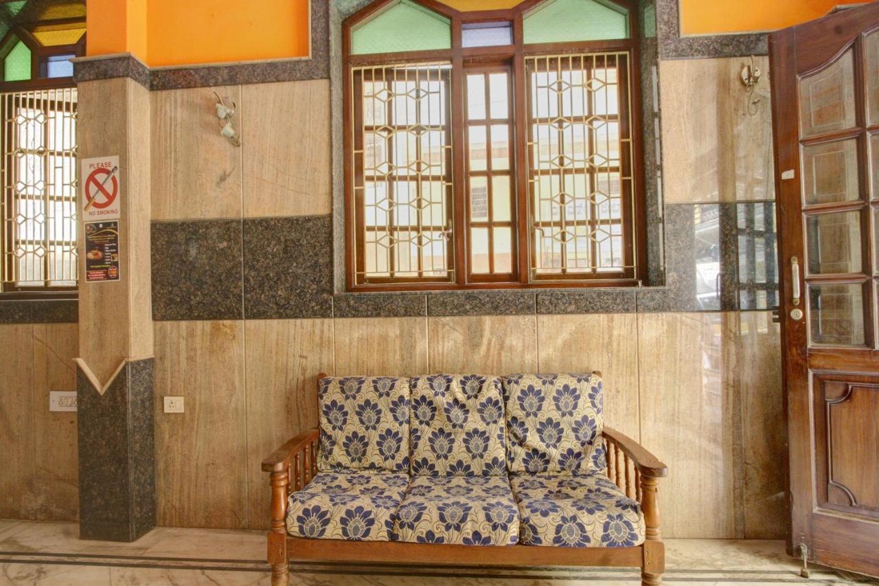 Spot On Radha Krishna Deluxe Near Cubbon Park Hotel 2*