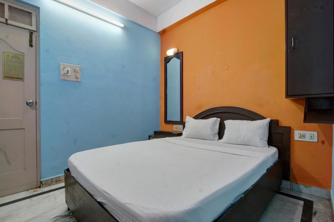 Spot On Radha Krishna Deluxe Near Cubbon Park