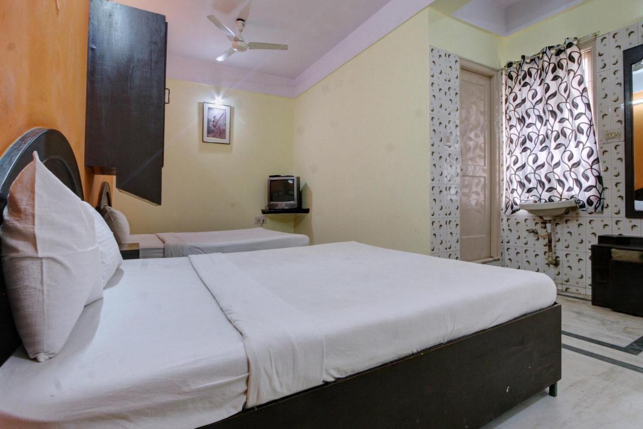 Spot On Radha Krishna Deluxe Near Cubbon Park Hotel Bangalore