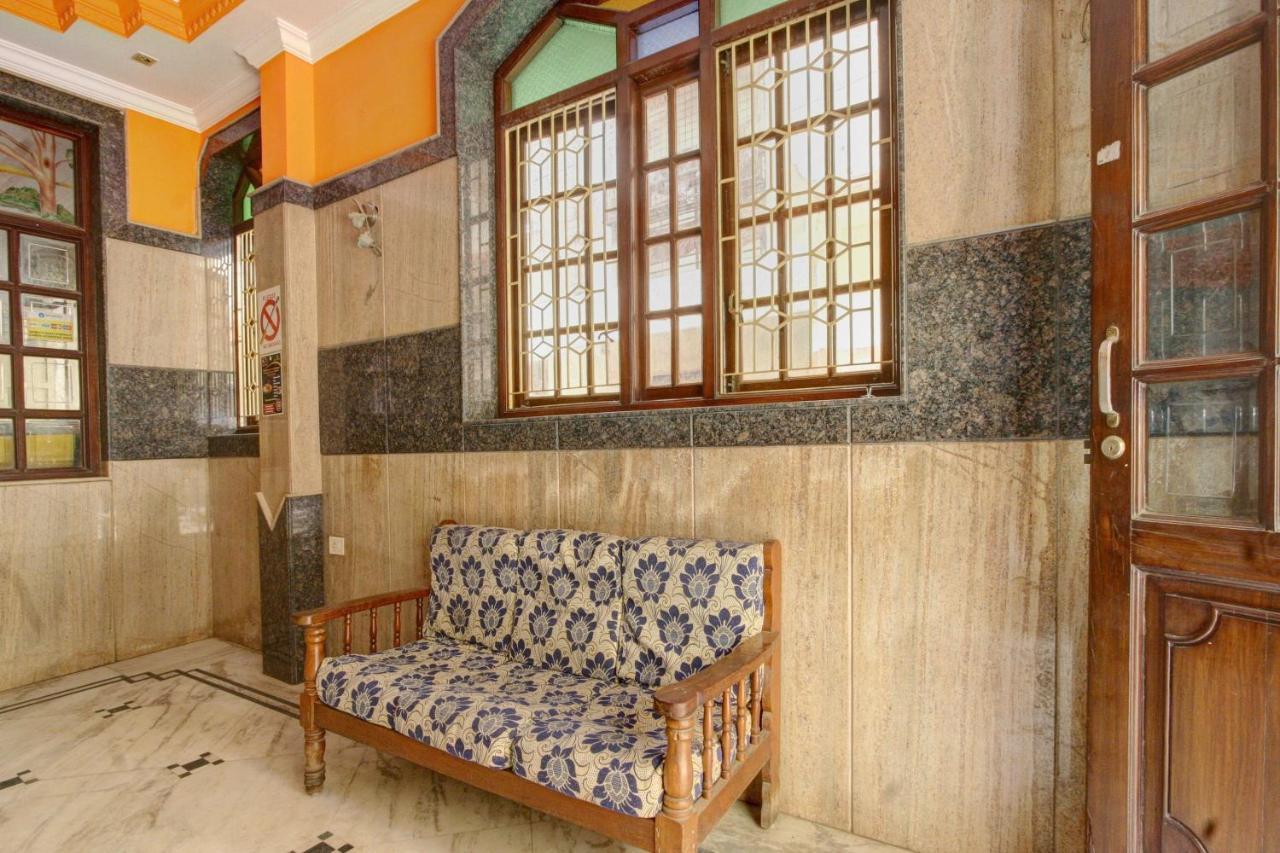 Spot On Radha Krishna Deluxe Near Cubbon Park