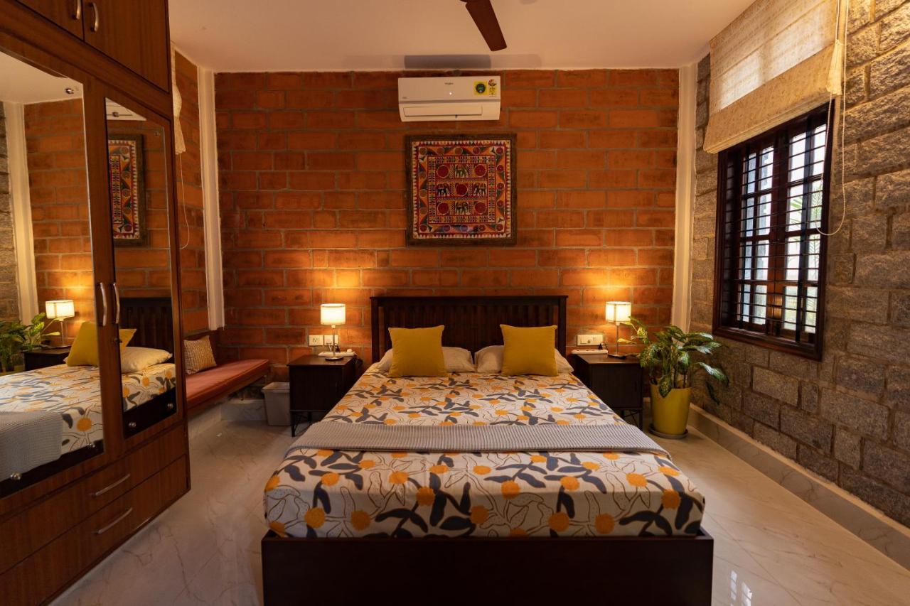 Acomodação com café da manhã  Luho Stone House Bangalore