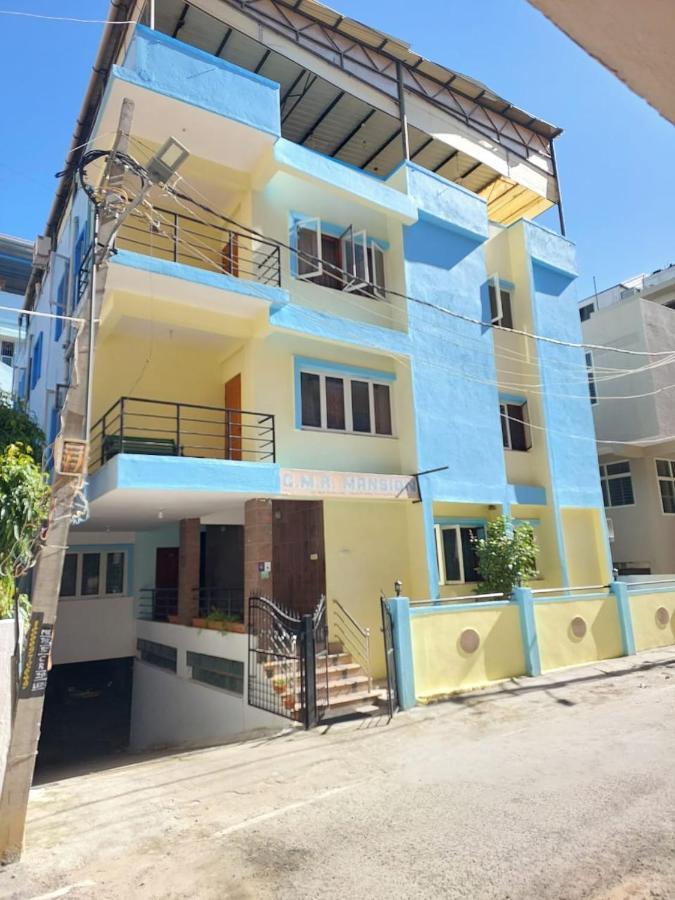 Cmr Service Apartment *