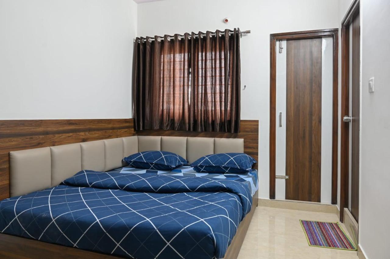 Mangal Murti Signature Apartment *
