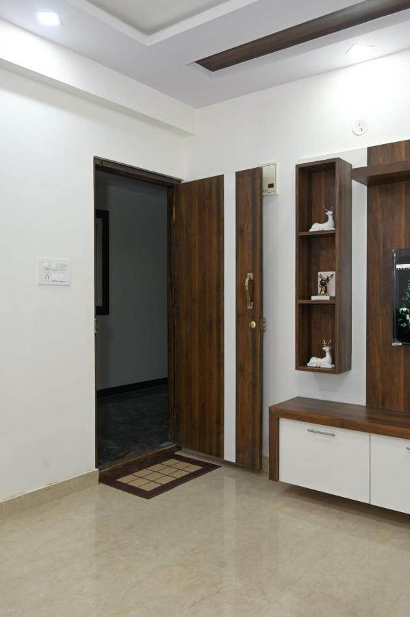 Mangal Murti Signature Apartment *