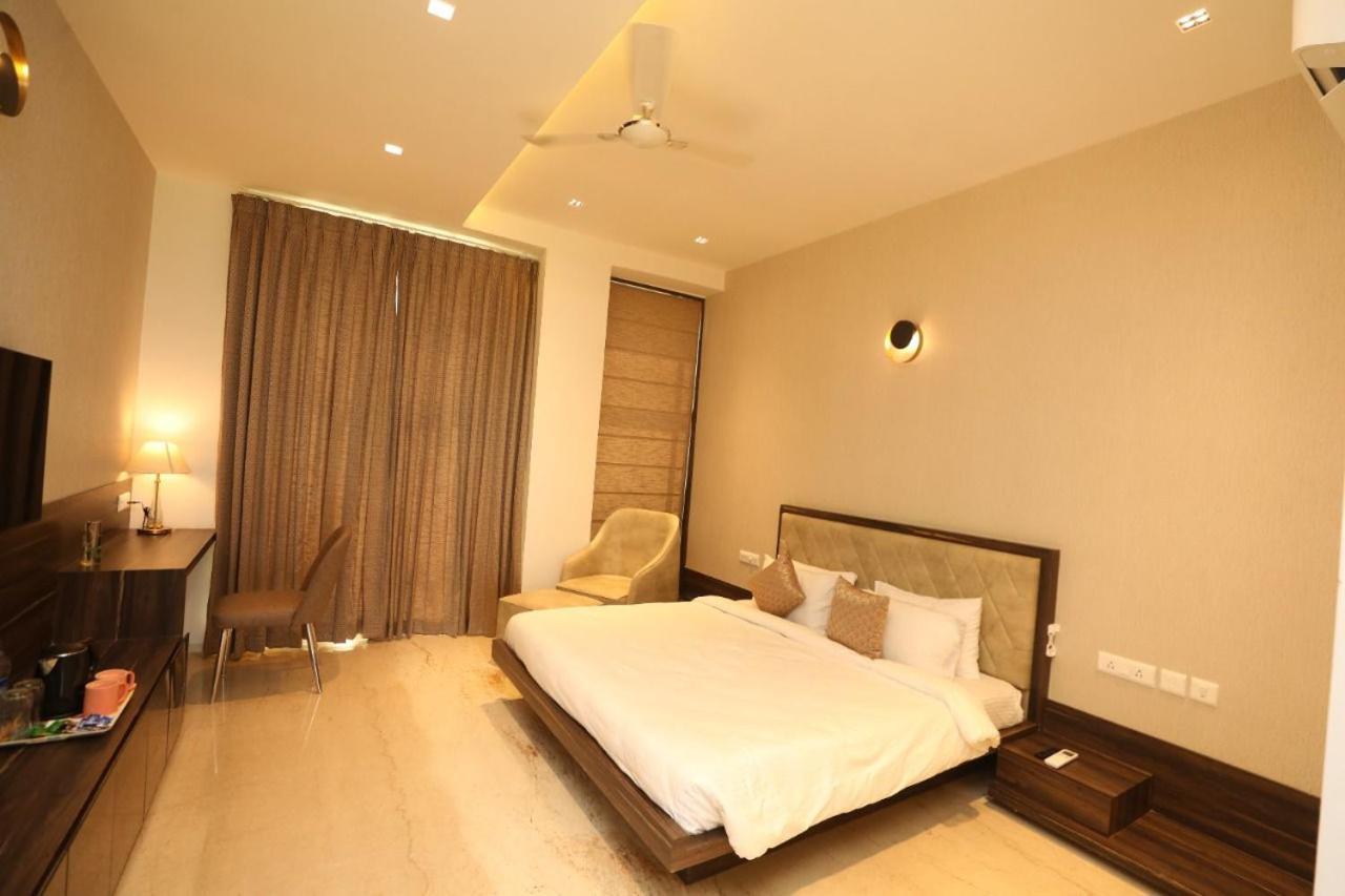 Vrr Astoria & Convention Center