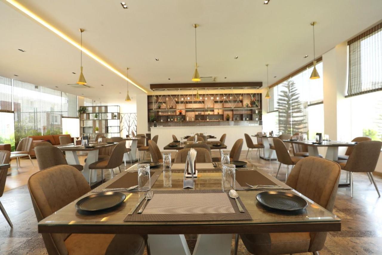 Vrr Astoria & Convention Center