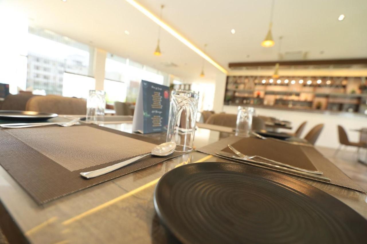 Resort Vrr Astoria & Convention Center Bangalore
