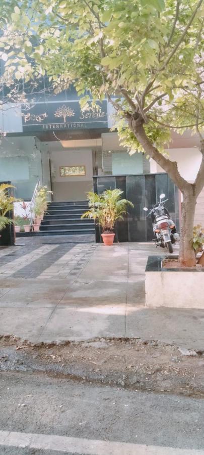 Serene International Hotel 3*