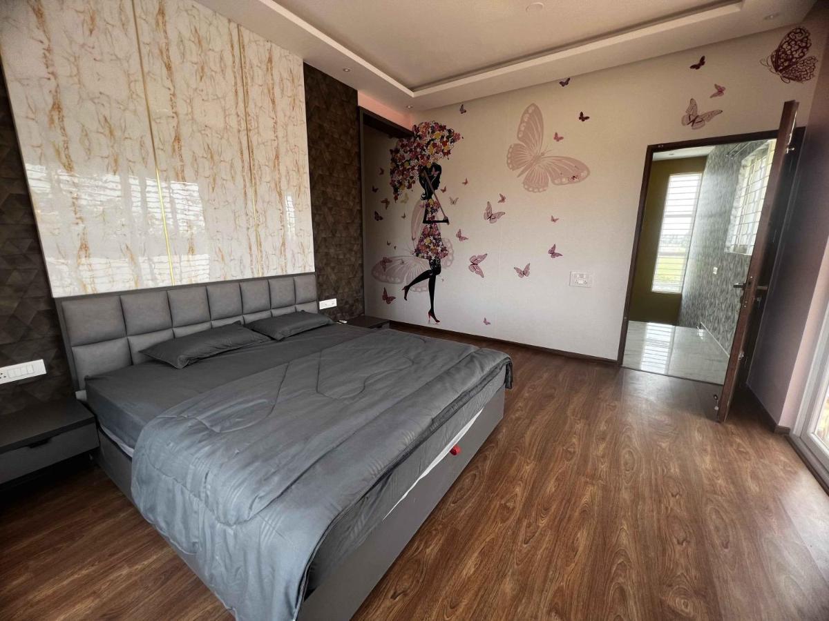 Oak Dreams ,orchid Nirvana