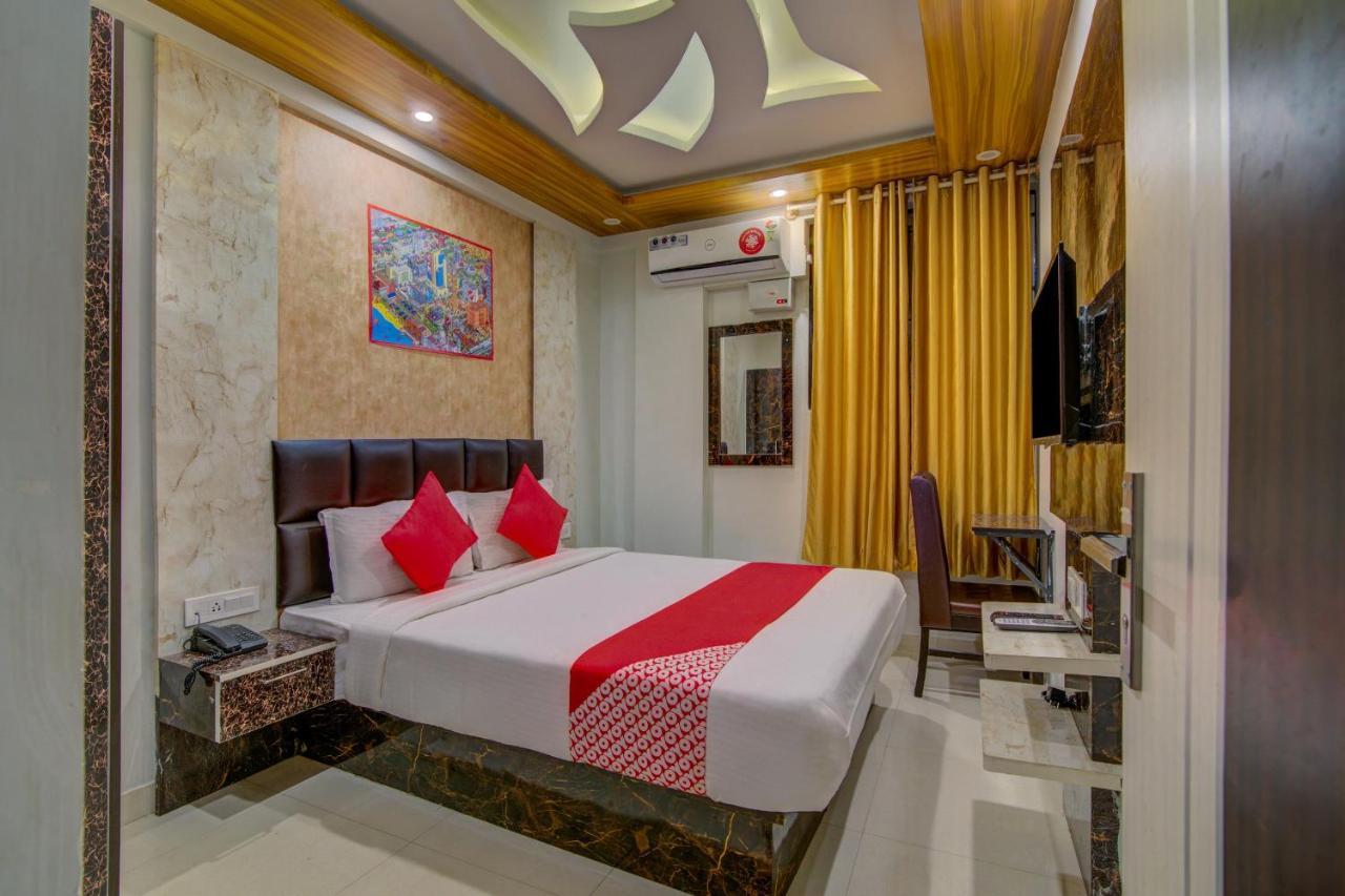 Hotel Oyo Varcity Park Near Ragigudda Sri Prasanna Anjaneyaswamy Temple 3*