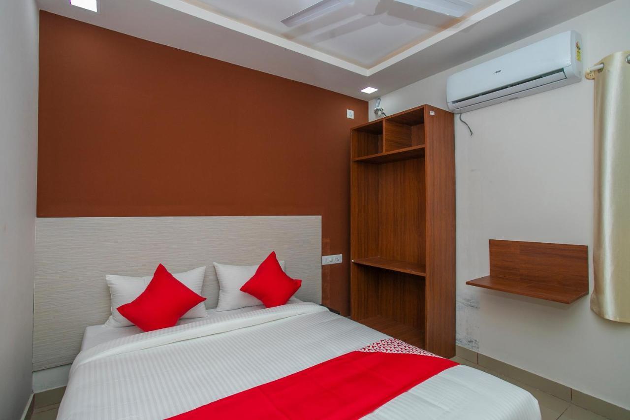 Hotel O Varcity Phi Premium Pavilion ,above Hdfc Bank ,near Anjaneya Temple Madiwala, Hosur Main R 4*