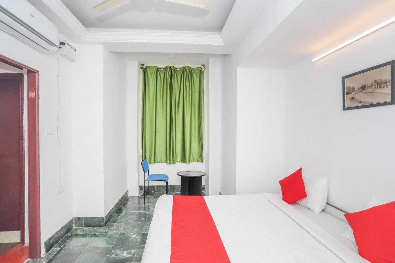Oyo Townhall Hotel