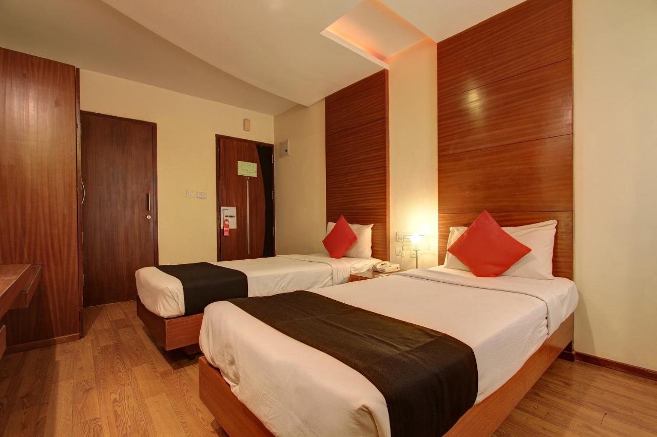 Collection O Sri Sai Palace Hotel