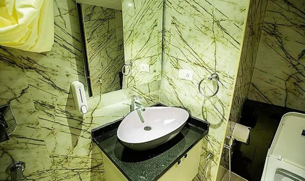 Fabhotel Prime Grand Seasons Hotel
