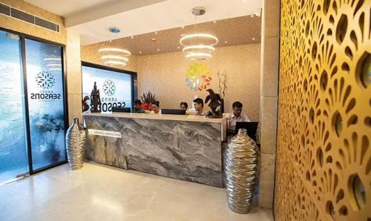 Fabhotel Prime Grand Seasons Hotel