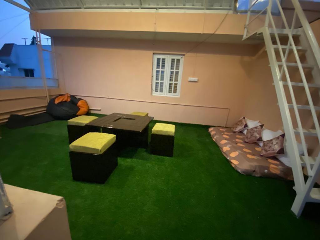 Art House- Ac Luxury Service Apartment *