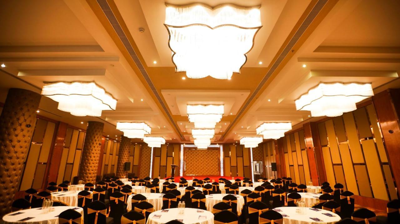 Leroy Grand - Yeshwanthpur 4*
