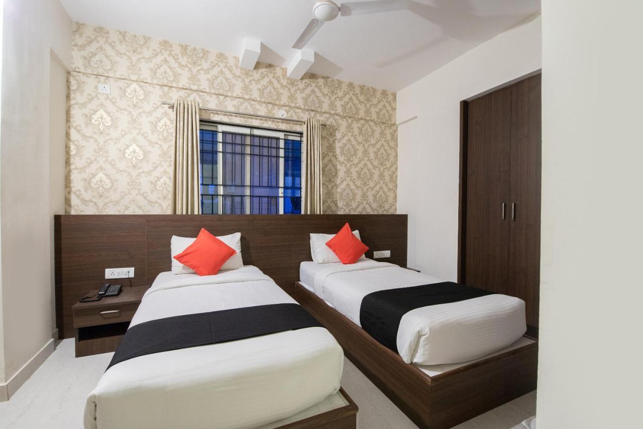 Capital O 9917 Sjr And Comforts Hotel 3*