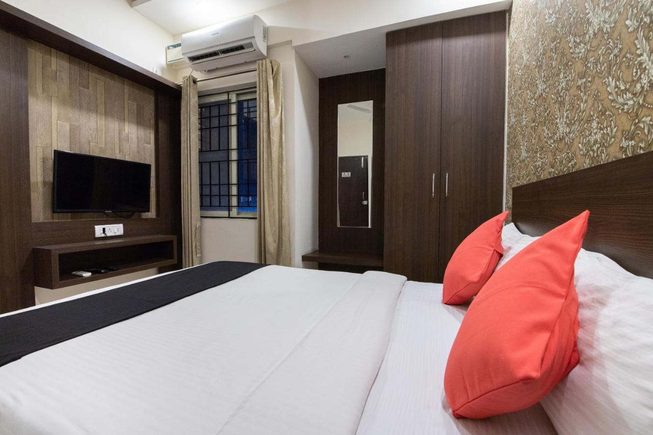 Capital O 9917 Sjr And Comforts Hotel