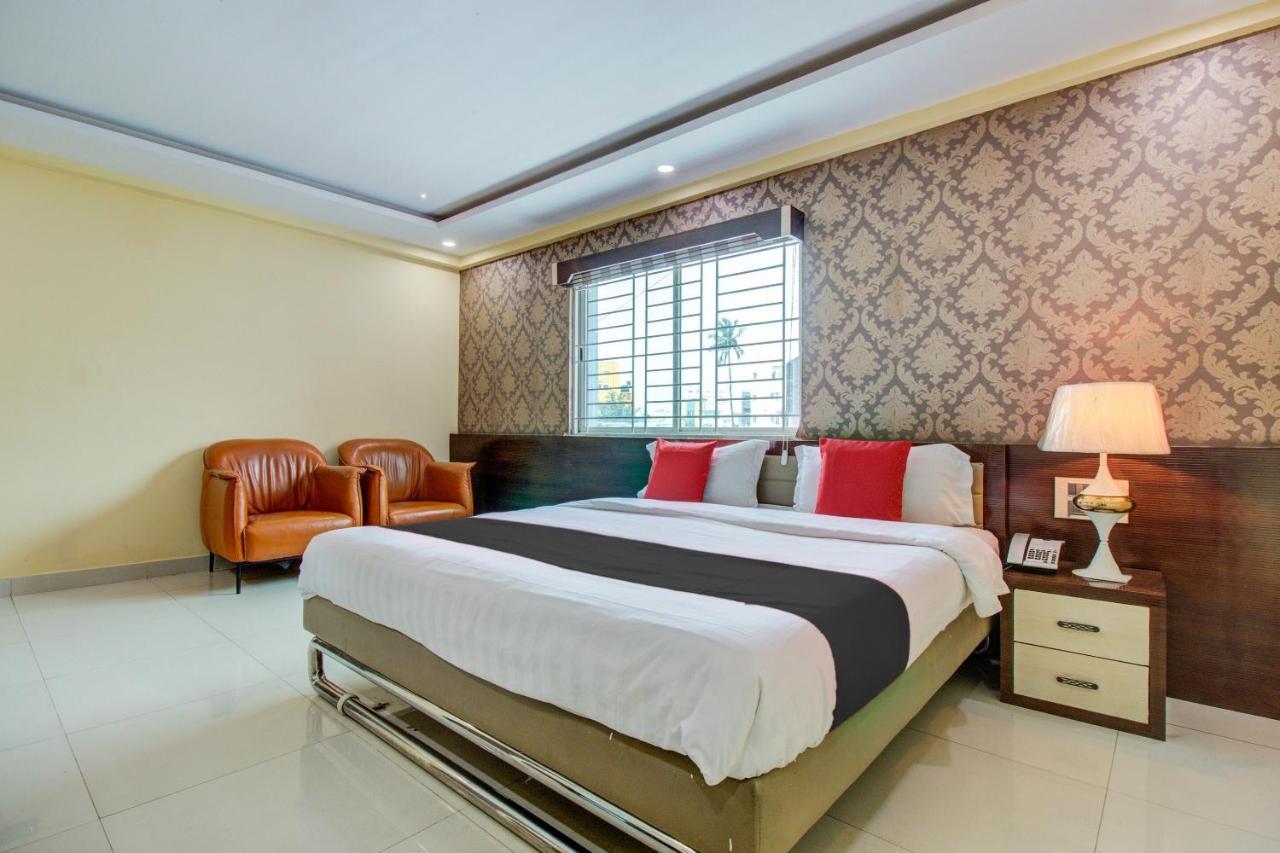 Capital O 5381 The Emirates 3* Bangalore
