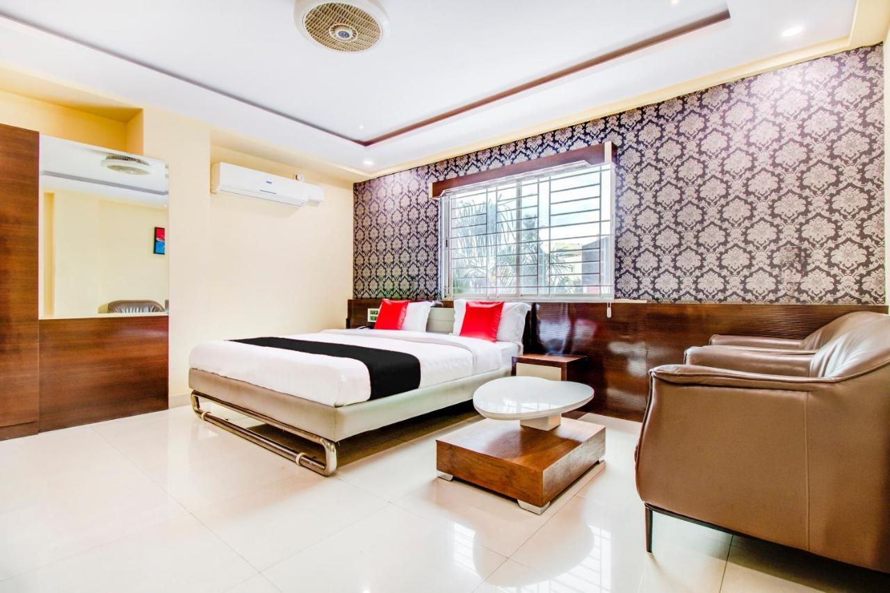 Capital O 5381 The Emirates Hotel 3*