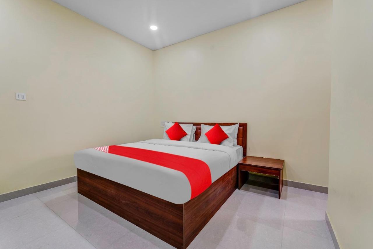 Oyo Flagship Ayodhya Hotel 3*