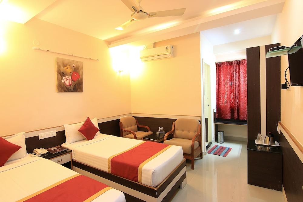 Hotel Fabhotel Sairam Residency 3*