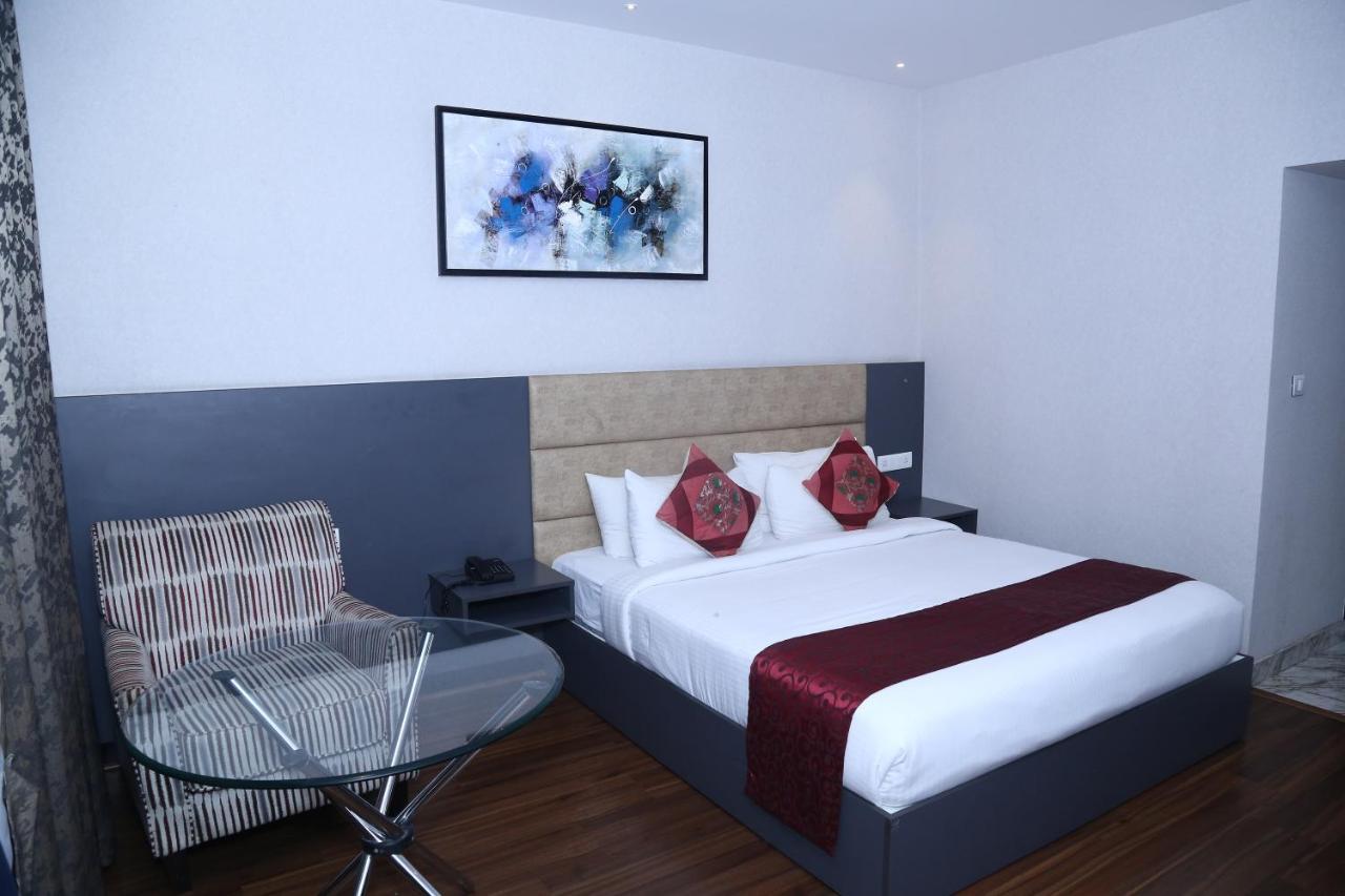Seasons Boutique 3*