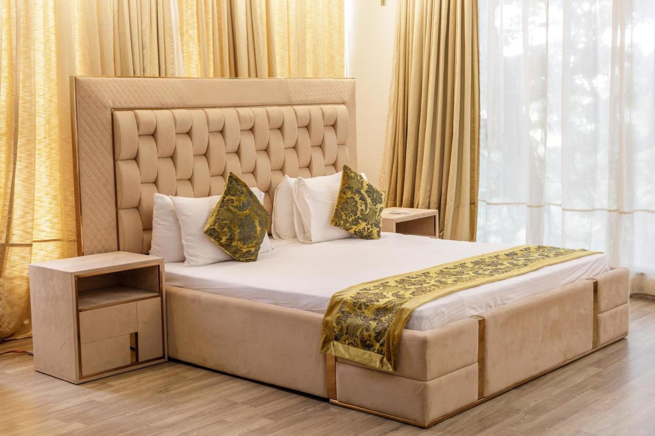 Apartment Glass Penthouse In Jayanagar 4th Block 15days Min